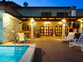 Cosy holiday home in Vrsar with private pool